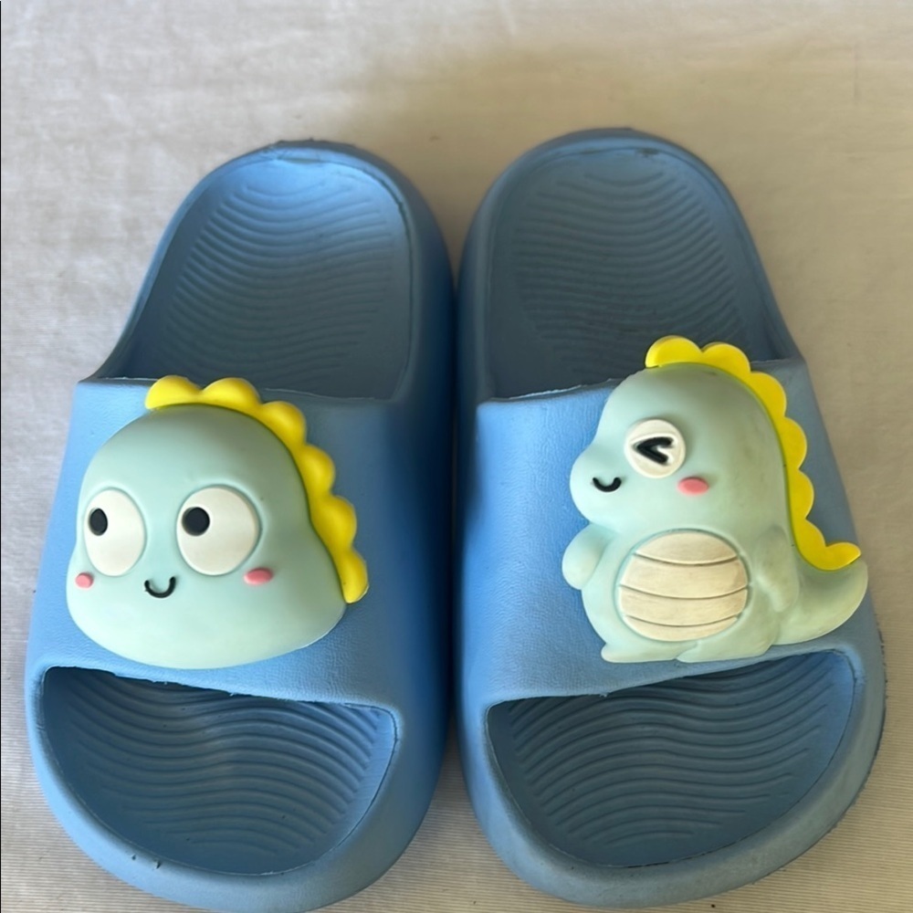 Source Unknown Blue and Yellow Sandals with Dinosaur Design #201